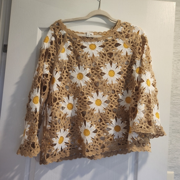 Cato Tops - Cato Tan and White Floral Crochet Blouse Size L Euc